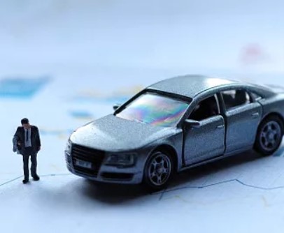 媒体管家: 传统豪华品牌遭遇寒冬?奥迪经销商转投华为问界引热议