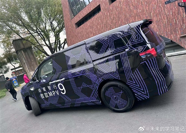 余承东放言超越所有旗舰！鸿蒙智行首款MPV实车曝光
