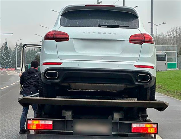 俄罗斯数百辆保时捷突然断油熄火 车主求助黑客消除故障