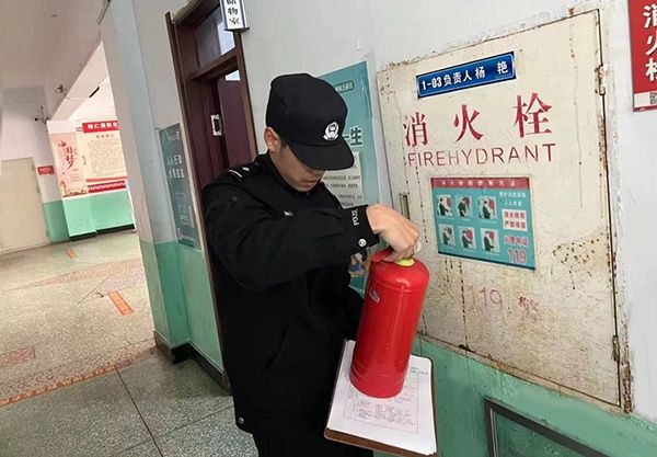 本溪:木盂子治安办开展护航开学季,筑牢“安全墙”活动 本溪:木盂子治安办开展护航开学季,筑牢“安全墙”活动